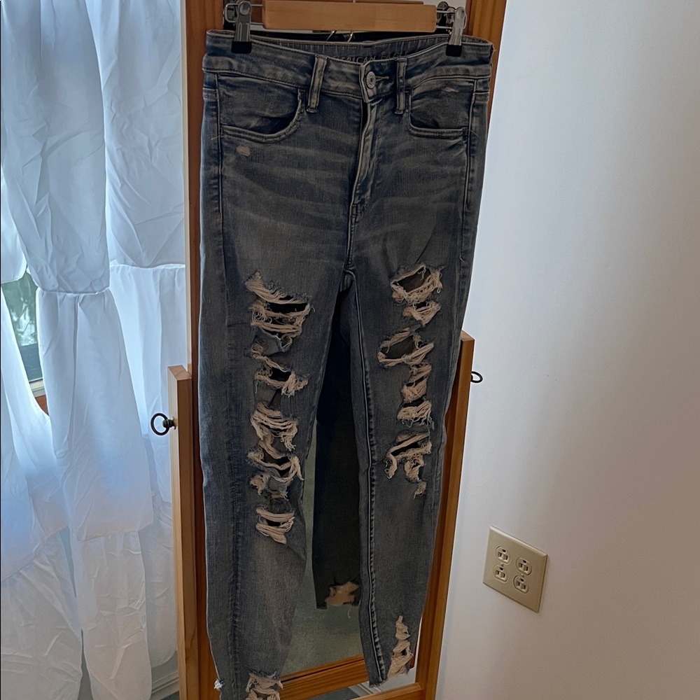 Distressed Women's light denim Jeans